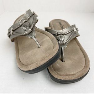 Minnetonka gray thong sandals with small platform